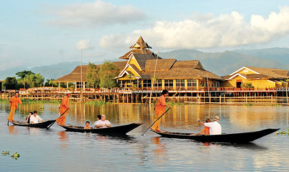 Inle lake leg rowers